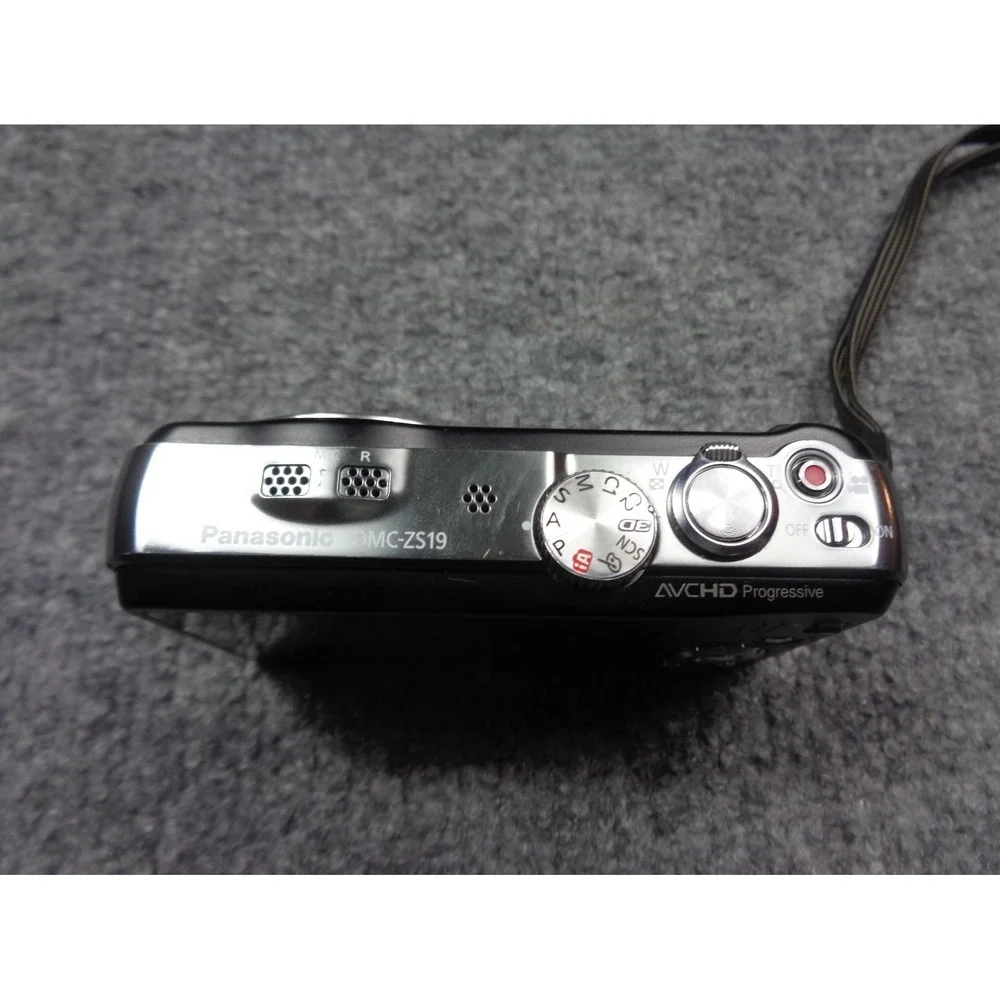 Panasonic Lumix DMC-ZS19 14.1MP Digital Camera w Leica 20x Zoom Black